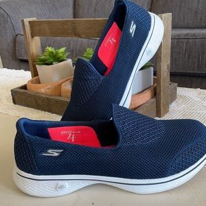 Women’s SKECHERS “Go Walk 4” Navy Blue Sz 9.5 Slip Ons -EXCELLENT!